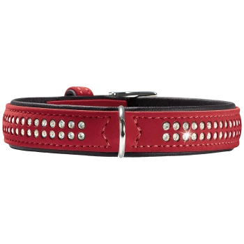 Rotes Lederhalsband mit schwarzem Innenfutter, zwei Reihen klarer Strasssteine, silbernem D-Ring und Schnalle.