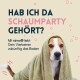Ein Hund in einem Handtuch mit verspielten Blasen. Text: "HAB ICH DA SCHAUMPARTY GEHÖRT? Mit nimo® liebt Dein Vierbeiner das Baden."