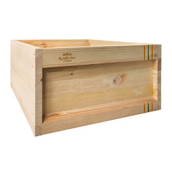 Ein Holzrahmen für ein Haustierbett mit natürlicher Oberfläche, mit dem Text 'My Little Farm by Miniature' auf der Seite eingraviert.