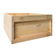 Ein Holzrahmen für ein Haustierbett mit natürlicher Oberfläche, mit dem Text 'My Little Farm by Miniature' auf der Seite eingraviert.