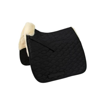 Schwarze, gepolsterte Satteldecke mit einer weichen, cremefarbenen Fleece-Innenseite, mit verstellbaren Riemen für eine sichere Befestigung.