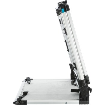 Faltbare Aluminium-Haustierrampe mit schwarzen Kunststoffscharnieren und Gurten auf weißem Hintergrund.