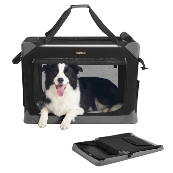 Schwarz-graue weiche Haustiertragetasche mit Netzfenster, ein schwarz-weißer Hund darin, und die Tasche darunter flach zusammengefaltet.