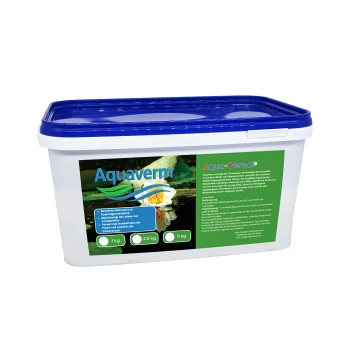 Container 'Teich-Reparatur' mit blauem Deckel, mit einem Hintergrund von Koi-Fischen. Text: 'DIE BIOLOGISCHE ALTERNATIVE BEI FADENALGEN.'
