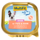 Haustierfutterbehälter mit einem Französischen Bulldoggen auf Gras. Etikett: "MultiFit kleine Hunde JUNIOR mit PUTE & HUHN," ohne Zuckerzusatz.