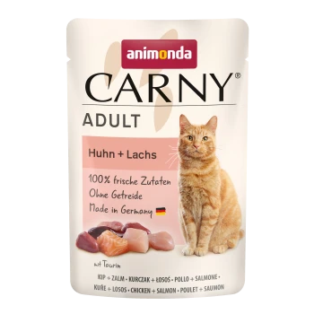 Animonda Carny Adult Katzenfutterbeutel mit einer roten Katze, mit "Huhn + Lachs", "100% frische Zutaten" und einer deutschen Flagge.