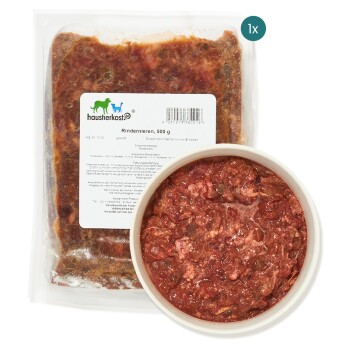 Rohe Rinderniere-Haustiernahrung in einer Plastikverpackung, beschriftet mit 'Rindernieren, 500 g', mit einer Schüssel des Produkts daneben.