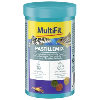 MultiFit Pastillemix Fischfutter für Bodenfische mit Spirulina und Vitaminen, zeigt Fische und Pellets auf dem Etikett.