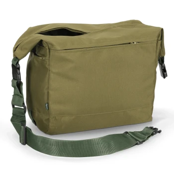 Olivgrüne Haustiertragetasche mit verstellbarem Schultergurt und Reißverschluss oben, für kleine Haustiere konzipiert.