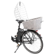 Ein schwarzes Fahrrad mit einem großen, weißen Korb auf der Rückseite, ausgestattet mit einem Drahtschutz für die Sicherheit von Haustieren.