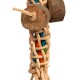 Ein farbenfrohes Kauspielzeug für Haustiere aus natürlichem Holz und geflochtenem Leder, mit lebhaften Strängen aus blauen, grünen und orangefarbenen Fasern.