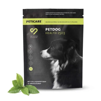 Schwarze und grüne Tiernahrungspaket mit der Aufschrift "PETDOG HEALTH 2503," mit einem Hundesilhouette und Text: "STÄRKT MUSKULATUR FÖRDERT BEWEGLICHKEIT."