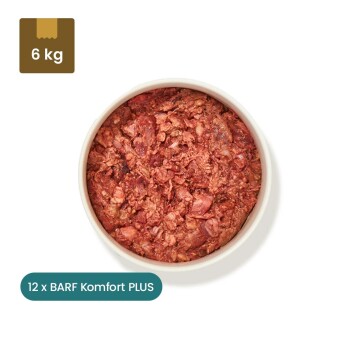 Verpackung für rohes Hundefutter mit der Aufschrift "Barf Komfort PLUS Rind" mit Nährwertangaben, neben einer Schüssel mit dem Futter.