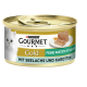 Eine Dose Purina Gourmet Gold Katzenfutter mit einer weißen Katze auf dem Etikett, mit dem Hinweis, dass es sich um eine feine Pastete mit Fisch und Karotten handelt.