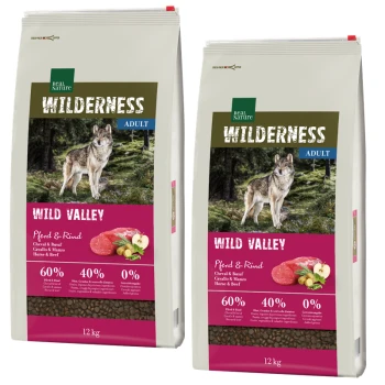 Zwei 12 kg Säcke "Real Nature Wilderness Adult" Hundefutter, beschriftet mit "Wild Valley", mit einem Wolf und 60% Fleisch, 0% Getreide.