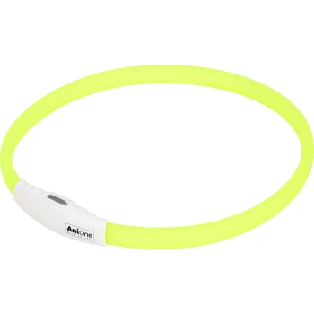 Ein leuchtend gelber Haustierkragen mit einer weißen Steuereinheit, die einen Einschaltknopf hat, beschriftet mit "AniOne."