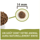 Gros plan d'une croquette de nourriture pour animaux de compagnie de 14 mm dans un bol. Texte : "UN GOÛT DONT VOTRE ANIMAL AURA NATURELLEMENT ENVIE."
