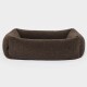 Braunes, plüschiges Haustierbett mit erhöhten Rändern, das einen gemütlichen Ruheplatz für Hunde oder Katzen bietet.