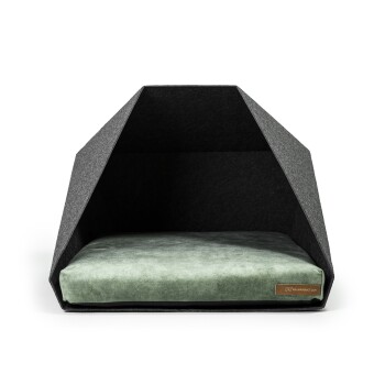 Stilvolles Haustierbett mit einem grauen Filzaußenmaterial und einem weichen grünen Kissen innen, mit einem kleinen Logosticker.