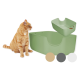 Eine orange getigerte Katze sitzt neben einem großen grünen Haustieraufbewahrungskasten und einem kleineren grünen Behälter, mit Farboptionen in beige, grau und weiß darunter.