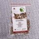 Klare Plastikverpackung mit Katzenminze, beschriftet mit "Katzenminze," mit einer verspielten getigerten Katze und Übersetzungen von "catnip" in verschiedenen Sprachen.