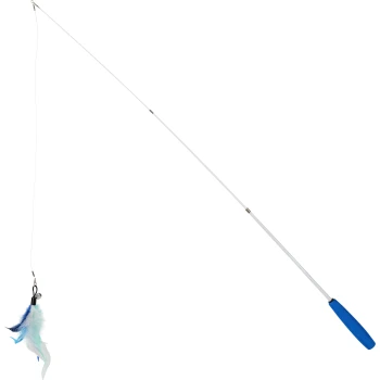 Jouet baguette pour chat avec longue tige blanche et poignée bleue, plumes bleues et blanches pendantes et une petite clochette.