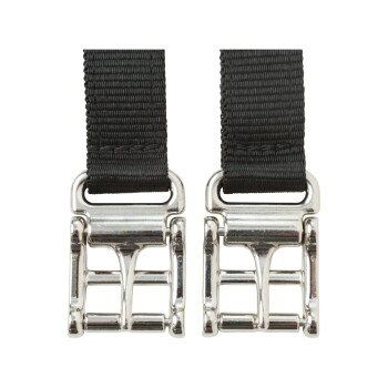 Schwarze Haustiergeschirrriemen mit silbernen Metall-Schnallen, die eine Nahaufnahme des Verschlussmechanismus zeigen.