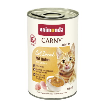 Dose Animonda CARNY Cat Drink 'Mit Huhn' (140 ml), orangefarbene Katze leckt sich die Lippen neben einer Schale mit Brühe.