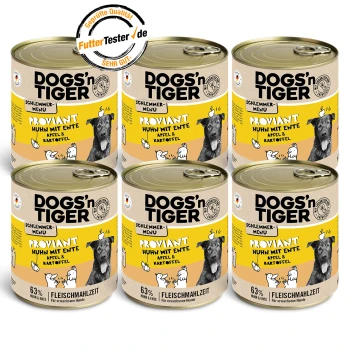 Sechs Dosen DOGS'n TIGER Hundefutter, beschriftet mit 'PROVIANT Huhn mit Ente, Apfel & Kartoffel', mit einer Illustration eines schwarzen Hundes und 63% Fleisch.