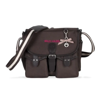 Braune Haustiertragetasche mit 'WILD HAZEL' in pinkem Text, mit einer Schleife und einem Anhänger, verstellbarem Riemen und mehreren Taschen.