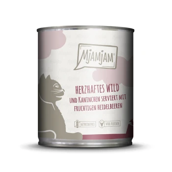 Eine Dose Mjamjam Haustierfutter mit einer Katzensilhouette, beschriftet mit "Herzhaftes Wildspiel und Kaninchen mit fruchtigen Heidelbeeren."