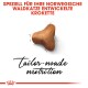 Futterkibble, das speziell für Norwegische Waldkatzen entwickelt wurde, mit einer einzigartigen Form, mit dem Text "maßgeschneiderte Ernährung" deutlich angezeigt.