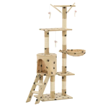 Katzenbaum mit mehreren Ebenen, Kratzpfosten, einem gemütlichen Versteck und hängenden Spielzeugen, in beige mit schwarzen Pfotenabdrücken.