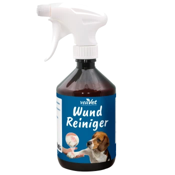 Eine braune Sprühflasche mit der Aufschrift 'veaVet Wund Reiniger' und einem weißen Sprühkopf, mit einem Bild eines Beagles und einer Hand, die das Produkt anwendet.