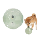 Transluzente mintgrüne interaktive Hundespielzeug-Kugel mit sechseckigen Löchern; Shiba Inu stupst eine kleinere Kugel an.