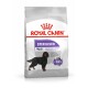 Sac de nourriture pour chiens Royal Canin Sterilised Maxi, avec une illustration de chien noir, prétendant maintenir un poids idéal avec -14% de calories.