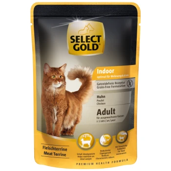Eine Packung Select Gold Indoor Katzenfutter mit einer flauschigen orangefarbenen Katze auf der Vorderseite, beschriftet mit "Getreidefreie Formulierung" und "Erwachsene."