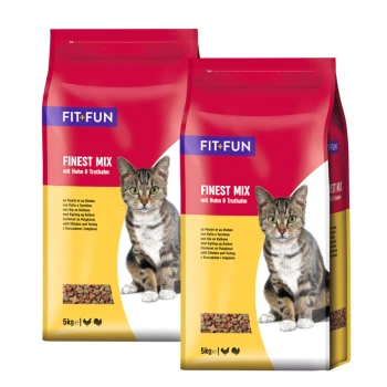 Zwei Beutel FIT+FUN Katzenfutter, beschriftet mit "Finest Mix mit Huhn & Truthahn," mit einer getigerten Katze auf der Vorderseite, jeweils 5 kg schwer.