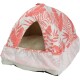 Przytulne legowisko dla zwierząt w kształcie namiotu z różowo-białym wzorem tropikalnych liści, z miękkim beżowym wnętrzem i otwartym wejściem.