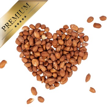 Eine herzförmige Anordnung aus braunen Erdnüssen mit einigen verstreuten Erdnüssen darum herum, mit einem goldenen "PREMIUM"-Banner in der oberen linken Ecke.