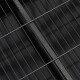 Schwarzer Metallboden eines Haustierkäfigs mit horizontalen und vertikalen Stäben, der eine strukturierte Oberfläche zeigt.