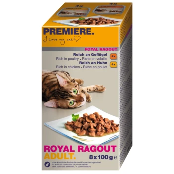 Eine verspielte getigerte Katze ruht neben einer bunten "Premiere Royal Ragout"-Box, die Geflügelstücke und das Etikett "Reich an Geflügel" zeigt.