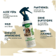 Eine Flasche Pferdehautpflege-Spray mit Aloe Vera und Panthenol, mit Text, der die milde, alkoholfreie Formel und die einfache Anwendung hervorhebt.
