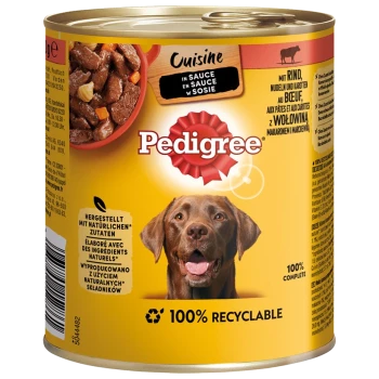 Das Etikett für Pedigree Dosenfutter zeigt einen lächelnden braunen Hund und hebt natürliche Zutaten und 100% Recyclingfähigkeit hervor.