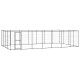 Ein großes, rechteckiges Außengehege für Haustiere aus schwarzem Metallgitter mit einer Tür, entworfen für eine sichere Unterbringung von Haustieren.
