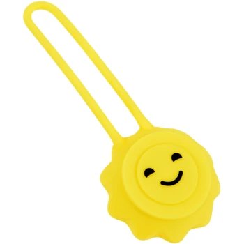 Jouet pour animaux de compagnie en silicone jaune joyeux en forme de soleil souriant, avec une boucle pour un attachement facile.