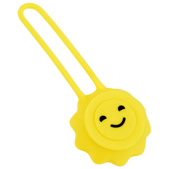 Jouet pour animaux de compagnie en silicone jaune joyeux en forme de soleil souriant, avec une boucle pour un attachement facile.