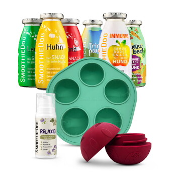 SmoothieDog-Snackset: Flaschen mit den Aufschriften 'Huhn' und 'IMMUNIO', Silikonform mit sechs Mulden, RELAXIO-Spray und rote Leckerlibällchen.