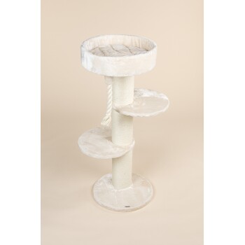 Ein beiger Katzenbaum mit drei runden Plattformen und einem plüschigen oberen Platz, mit einem Seilspielzeug, das an der Seite befestigt ist.