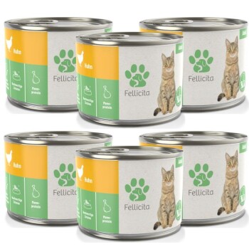 Sechs Dosen Fellicita Katzenfutter, mit einer getigerten Katze auf dem Etikett, in gelber und grüner Verpackung. Der Text enthält 'Huhn' und 'Mono-Protein.'